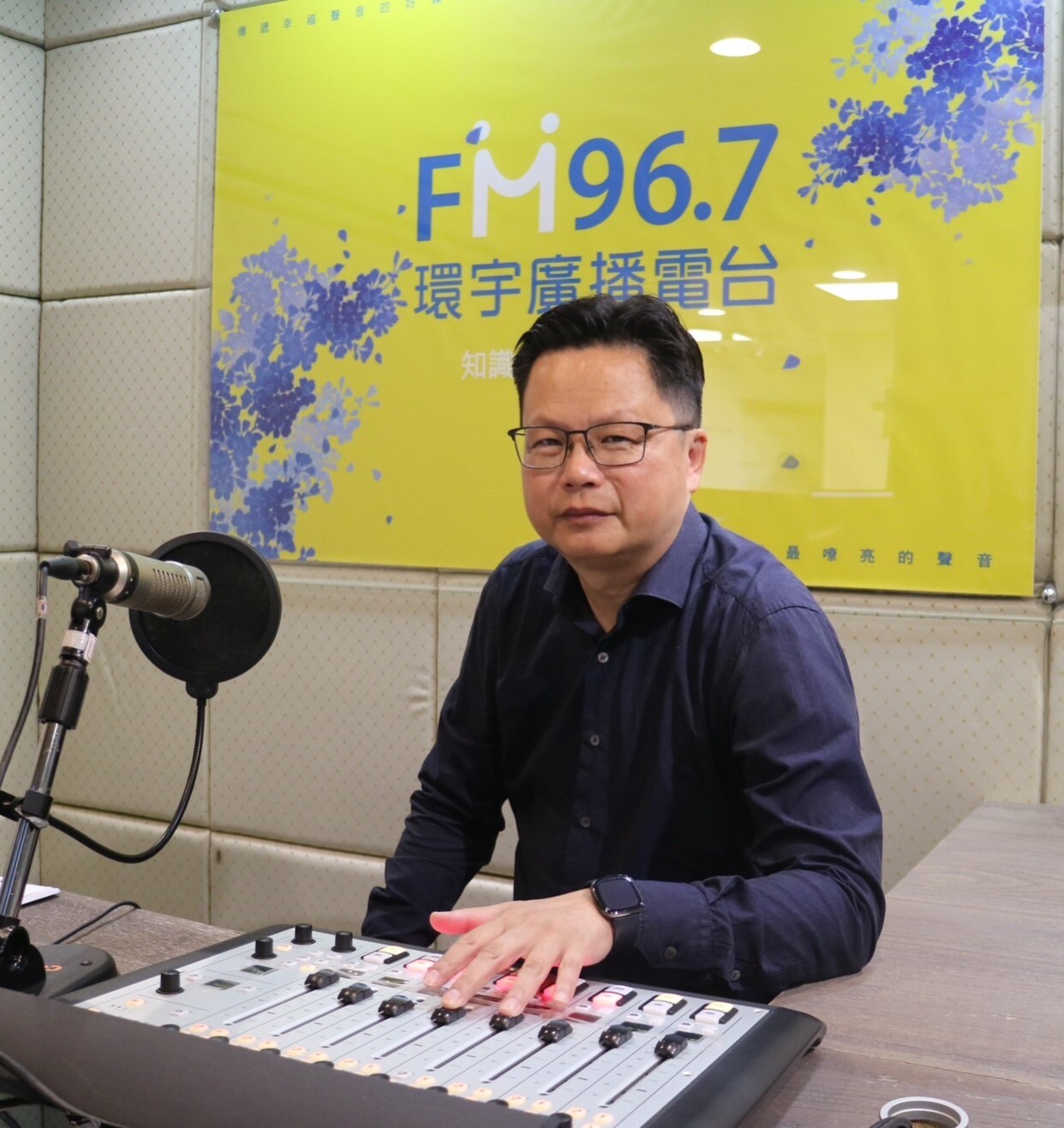 時藝多媒體- 「活到老、學到老，玩到老」、「誠信正直、溫暖熱忱、承諾信任」這是時藝多媒體傳播股份有限公司董事長黃文德的生活哲學及對工作態度與價值